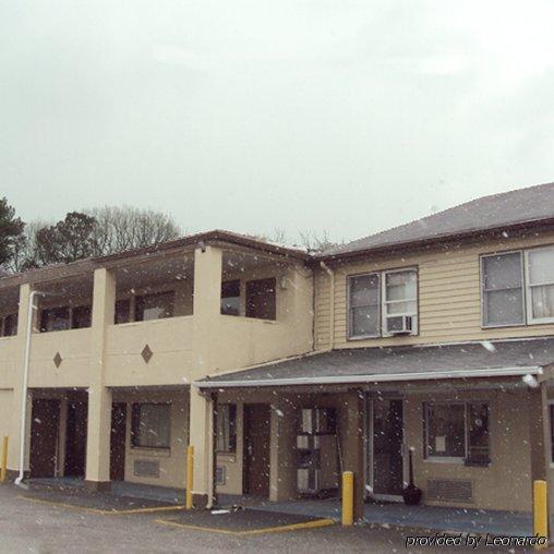 Midtown Motel Ньюпорт-Ньюс Экстерьер фото
